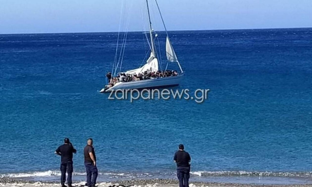 Συναγερμός στα Χανιά: Εντοπίστηκε σκάφος με μετανάστες (pics)