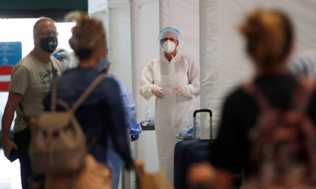 Κορονοϊός: Γιατί οι ειδικοί φοβούνται έκρηξη κρουσμάτων τον Σεπτέμβριο - Προβληματίζει η διασπορά