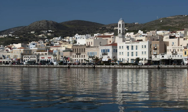 Σύρος: Το νησί όπου μπορούν να κάνουν διακοπές όλοι ανεξαιρέτως