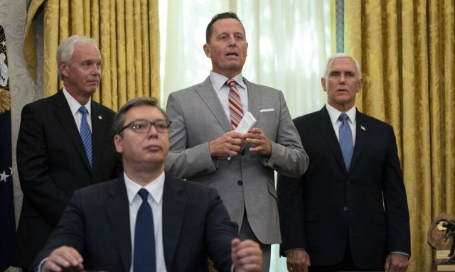 Χαμός με τον πρόεδρο της Σερβίας που δεν ήξερε τι υπέγραψε - Δείτε πώς αντέδρασε όταν το κατάλαβε