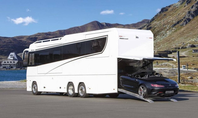 To Vario Perfect 1200 είναι ένα πολυτελές διαμέρισμα με ρόδες που έχει ακόμα και γκαράζ