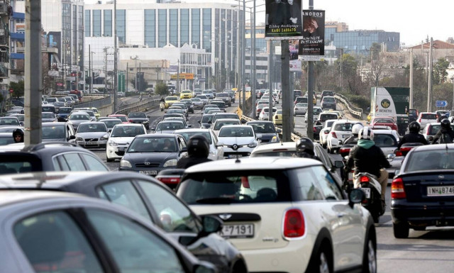 Χάος στον Κηφισό: Ουρές χιλιομέτρων λόγω τροχαίου