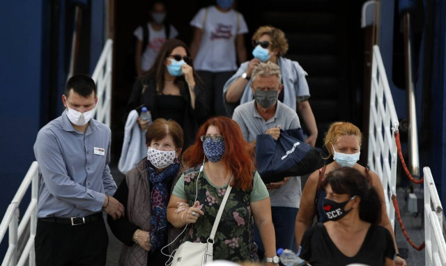 Κορoνοϊός - Βρετανία: Δείτε τα επτά ελληνικά νησιά που μπαίνουν στην «κόκκινη» λίστα 