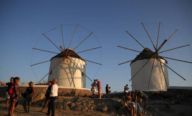 Μύκονος: Εφιαλτικές στιγμές για επιχειρηματία - Ληστές τον βασάνιζαν μαζί με τη σύζυγό του