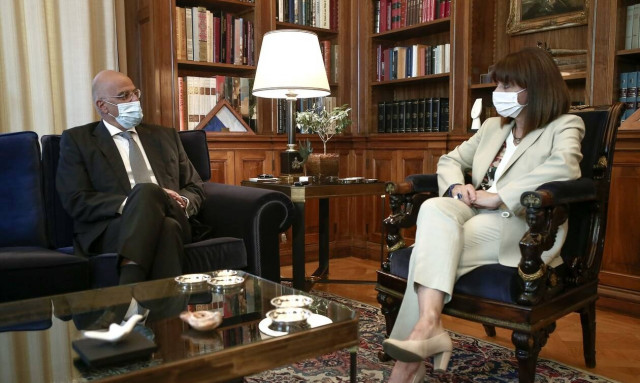 Δένδιας με Σακελλαροπούλου: Διάλογος με προκλήσεις από την Τουρκία δεν γίνεται