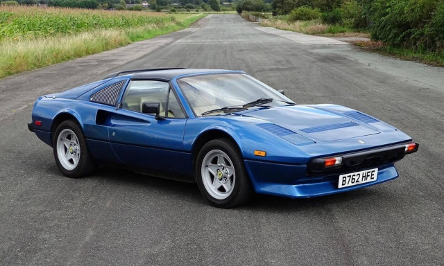 Ποιος ροκ σταρ οδηγούσε αυτήν την κλασική Ferrari;   