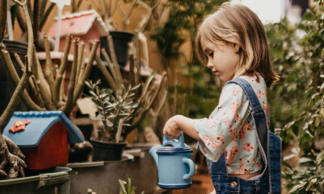 Κι όμως με αυτά τα 3 απλά βήματα θα διδάξετε καλούς τρόπους στα παιδιά σας