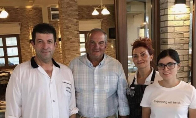 Έξοδος σε ταβέρνα στη Μακρακώμη για τον Κώστα Καραμανλή