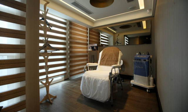 Χαμός με ινστιτούτο αισθητικής: «Δεν υπάρχει κορονοϊός, ελάτε χωρίς μάσκες»