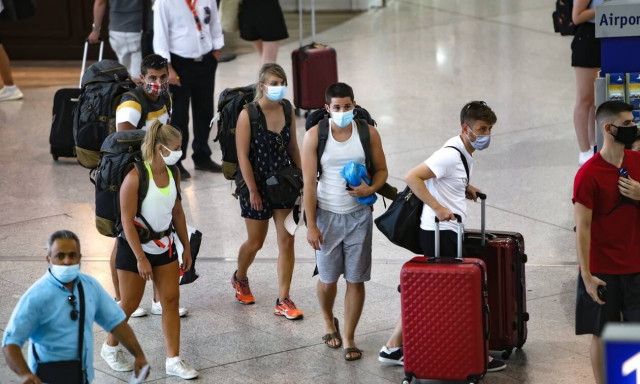 Κορονοϊός: Μετά την Βρετανία και η Ολλανδία βάζει στο «κόκκινο» τα ελληνικά νησιά