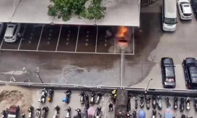 Δείτε την έκρηξη ενός αυτοκινήτου στην Κίνα