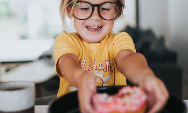 Παιδική βουλιμία: Επιτακτική η εμπλοκή των γονιών στη θεραπεία της