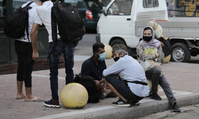 Επιχείρηση απομάκρυνσης προσφύγων και μεταναστών από την πλατεία Βικτωρίας