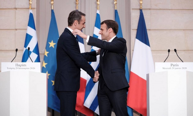 Κρίσιμη συνάντηση Μητσοτάκη – Μακρόν: Ελλάδα και Γαλλία δίνουν τα χέρια για αμυντική συνεργασία 