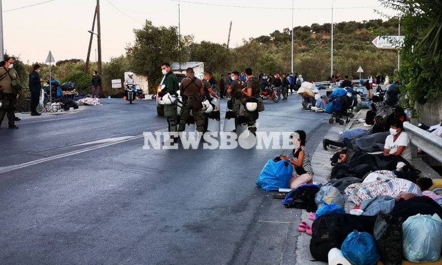 Μόρια: Γεμίζει με ΜΑΤ και κλούβες η Μυτιλήνη