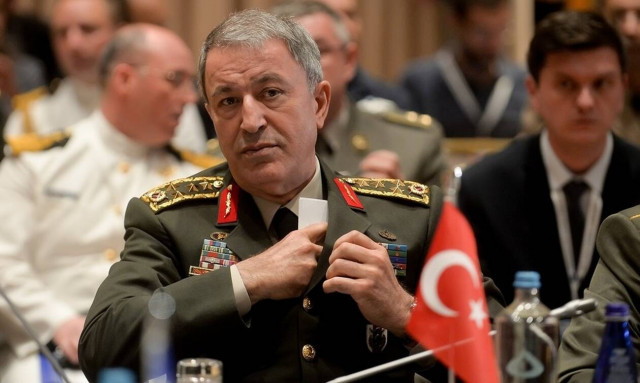 Ακάρ προς Έλληνες: «Βγάλτε το σκασμό, αλλιώς θα γίνετε μεζές»