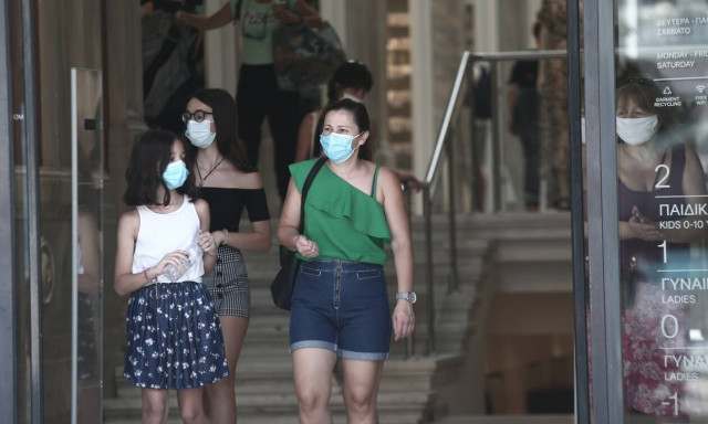 Κορονοϊός: Στο «τραπέζι» η χρήση μάσκας παντού - Σήμερα οι αποφάσεις