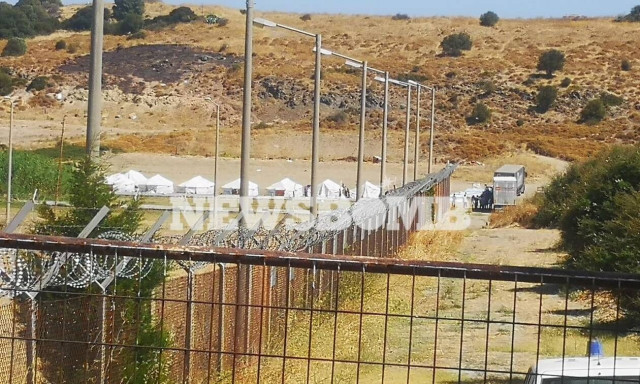 Μόρια - Στήνουν νέο καταυλισμό: Μεταφέρουν με ελικόπτερα σκηνές - Χάος στο Καρά Τεπέ 