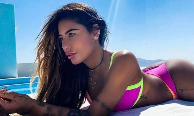 Ανεβάζει το θερμόμετρο στη Μύκονο η «ζουμερή» αδερφή του Νεϊμάρ (pics)