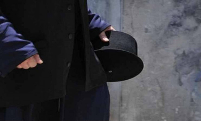 Λάρισα: Ιερέας χτύπησε την κόρη και τη σύζυγό του - Στο νοσοκομείο η παπαδιά