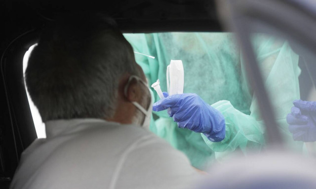 Κορονοϊός: Συναγερμός σε Αττική και Πέλλα - 133 από τα 302 κρούσματα στο λεκανοπέδιο