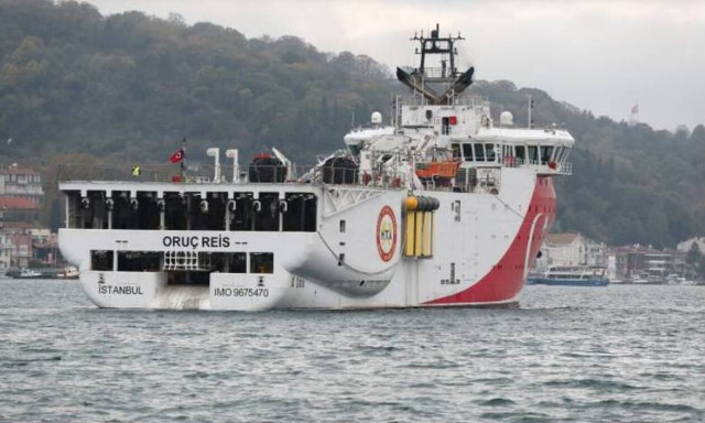 Ολονύχτιο θρίλερ με το Oruc Reis: Βγήκε οριστικά από την ελληνική υφαλοκρηπίδα ή μπλοφάρει;