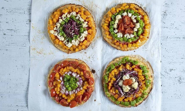 Άκης Πετρετζίκης: Πίτσα ουράνιο τόξο