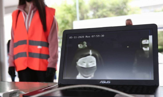 Άνοιγμα σχολείων: Πλέξιγκλας στα θρανία και θερμικές πύλες εισόδου σε σχολεία της Αττικής