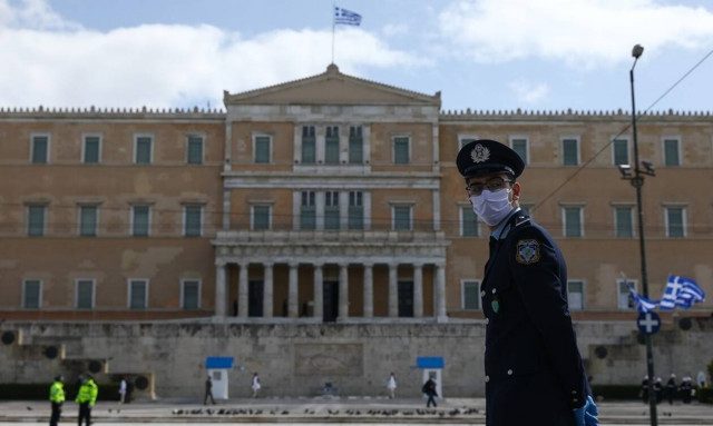 Ένταση στο Σύνταγμα: Επεισόδια μεταξύ αρνητών της μάσκας και Αστυνομίας