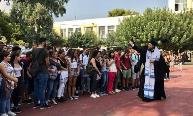 Σχολεία: Αλαλούμ με το άνοιγμά τους – Τι ώρα θα χτυπήσει το πρώτο κουδούνι