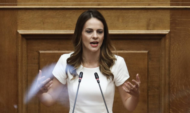 Αχτσιόγλου: Κανείς δεν μπορεί να έχει εμπιστοσύνη στον κ. Μητσοτάκη