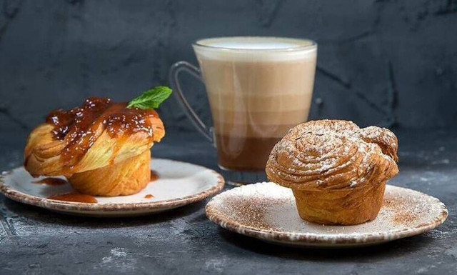Cruffins βουτύρου από τον Άκη Πετρετζίκη