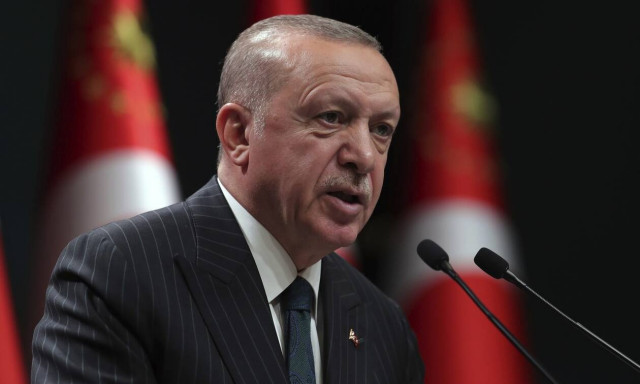 Ερντογάν: Χτίζει παλάτια και «κολυμπάει» στο χρυσάφι ενώ ο λαός υποφέρει από πείνα και εξαθλίωση