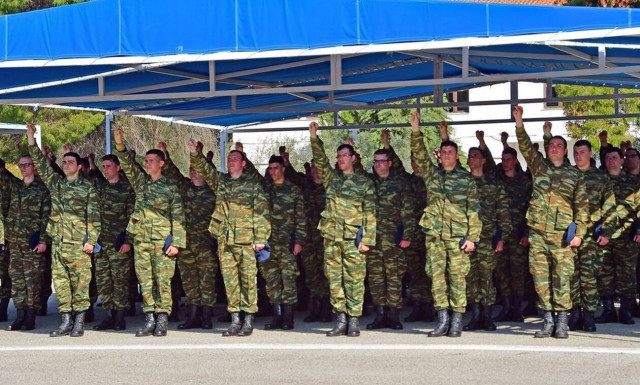 Στρατιωτική θητεία: «Κλειδώνει» η αύξηση στον Στρατό Ξηράς - Το σχέδιο για στράτευση στα 18