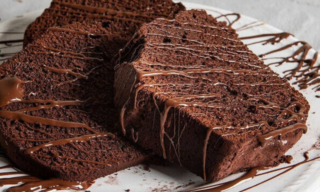 Άκης Πετρετζίκης: Λαχταριστό κέικ σοκολάτας