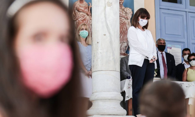 Σακελλαροπούλου σε μαθητές: Φορώντας μάσκα δείχνετε ότι είστε υπεύθυνα μέλη της κοινότητας