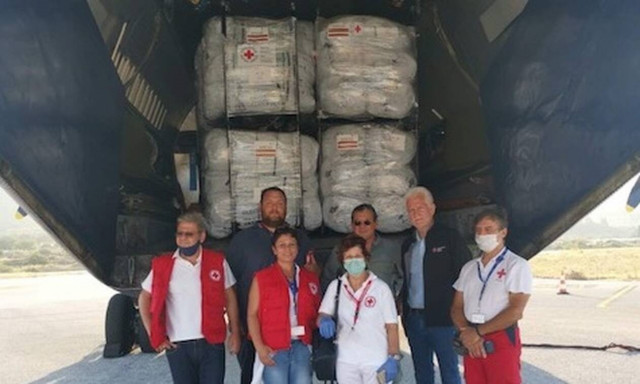 Παραλαβή από τον Ε.Ε.Σ. του πρώτου φορτίου μεγάλης ανθρωπιστικής βοήθειας του Γερμανικού Ε.Σ.