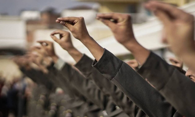 Στρατός: Υποχρεωτική στράτευση στα 18 - Σκέψεις για αύξηση θητείας