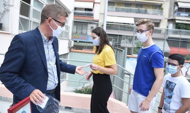 Κορονοϊός: Συναγερμός στην Πετρούπολη! Θετικός στον ιό εκπαιδευτικός σε σχολείο