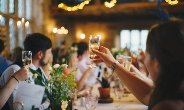 Κορονοϊός: Τα πρόστιμα και οι ποινές για γάμους, βαφτίσεις και κηδείες