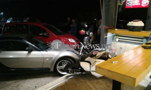 Χαμός στα Χανιά: Αλβανός μπούκαρε με αυτοκίνητο σε κατάστημα για να χτυπήσει συμπατριώτη του