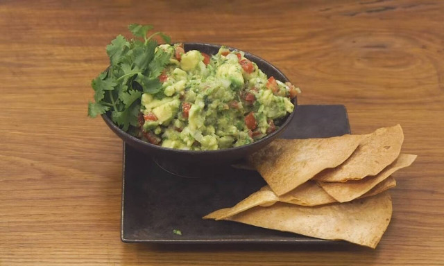 Άκης Πετρετζίκης: Γουακαμόλε