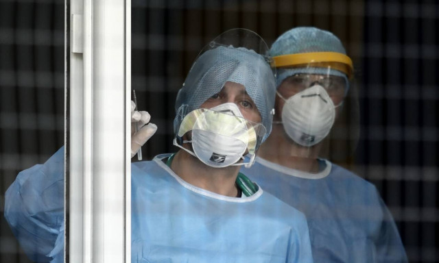 Κορονοϊός: Αγωνία για τις Εντατικές - Διπλασιάστηκαν οι διασωληνωμένοι σε λιγότερο από δύο εβδομάδες