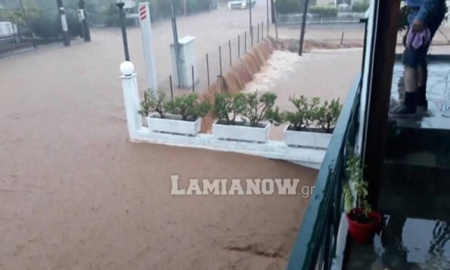 Κακοκαιρία Ιανός: Δραματική η κατάσταση στη Φθιώτιδα - Μάχη για να σωθούν ζωές και περιουσίες