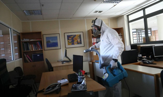 Κορονοϊός: Υποχρεωτική τηλεργασία για το 40% των εργαζομένων σε δημόσιο και ιδιωτικό τομέα