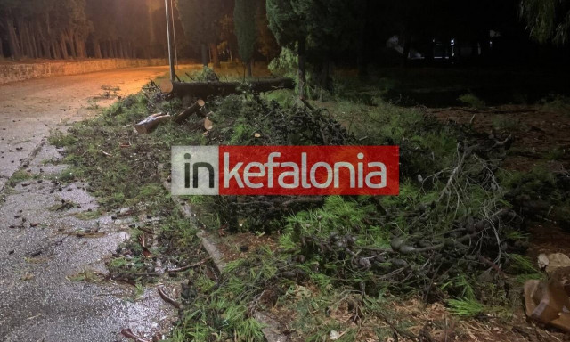 Κακοκαιρία «Ιανός» - Κεφαλονιά: Οι πρώτες εικόνες από την επέλαση του κυκλώνα στο Αργοστόλι (pics)