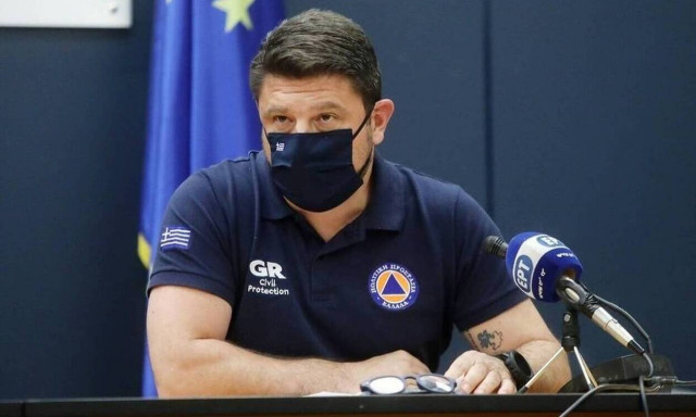 Κακοκαιρία Ιανός- Χαρδαλιάς: Δύσκολη νύχτα - Τιτάνια προσπάθεια να σωθούν οι εγκλωβισμένοι