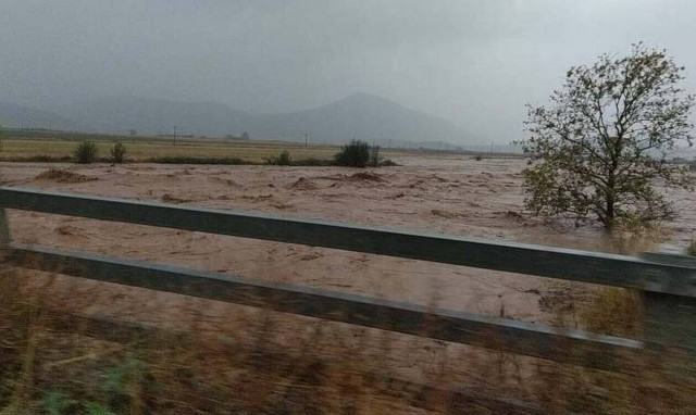 Κακοκαιρία Καρδίτσα: Έτσι έχασαν τις ζωές τους δυο άτομα - Αγωνία για την 40χρονη αγνοούμενη