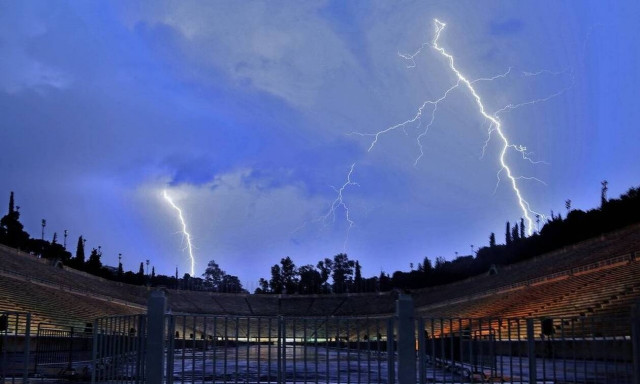 Κακοκαιρία Ιανός: Πού θα χτυπήσει τις επόμενες ώρες - Συναγερμός σε Αττική, Κορινθία, Αργολίδα