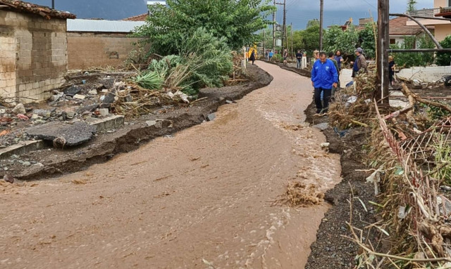 Κυκλώνας «Ιανός»: Φονικό το πέρασμα της κακοκαιρίας από τη Θεσσαλία - Δύο νεκροί και δύο αγνοούμενοι